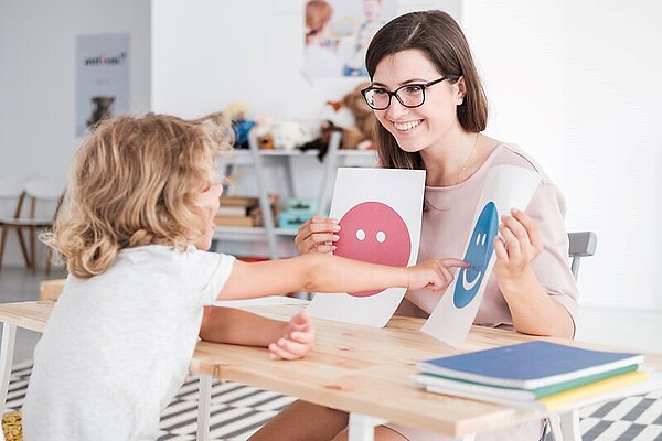 Arbeit mit einem Kind im Autismus-Spektrum