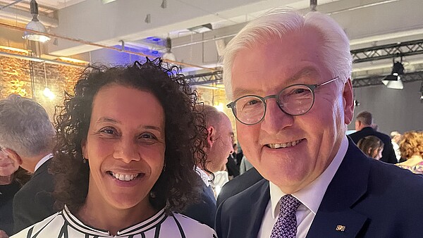 Prof. Mariam Hartinger, Präsidentin der IB Hochschule für Gesundheit und Soziales, mit Bundespräsident Steinmeier